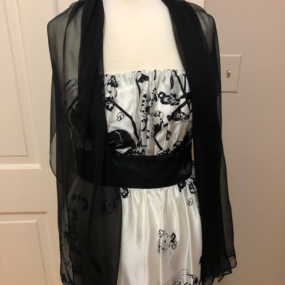 Maternite Black and White Strapless Tie-Back - Picture 4 of 4